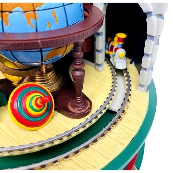 Willitts Musical Motion Santa Figure Plays Santa Claus is Coming to Town (READ) - Picture 8 of 16